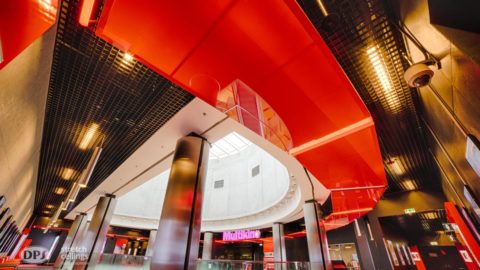 czerwone panele lustrzane