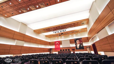 białe panele świetlne