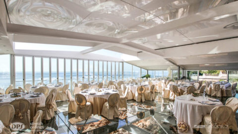 wnętrze sali ślubnej z sufitem napinanym