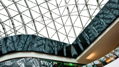 czarne lustro - sufit z lacku