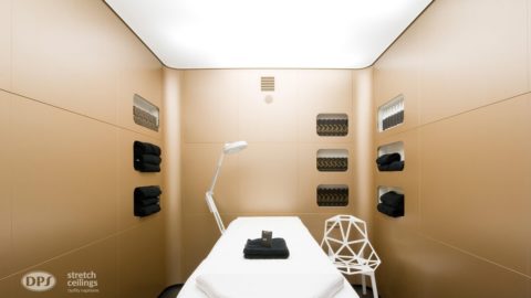 białe naświetlenie pokoju