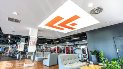 oświetlenie wnętrza klubu