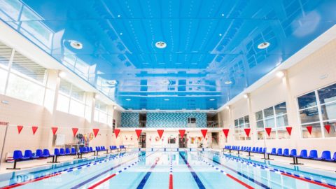 Sufit napinany Laque na basenie