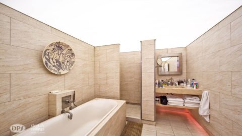 sufit pokryty panelem led