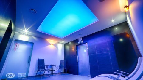 zastosowanie niebieskiego oświetlenia